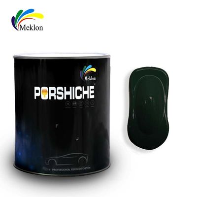 Apparizione della vernice auto con vernice per auto fino al verde