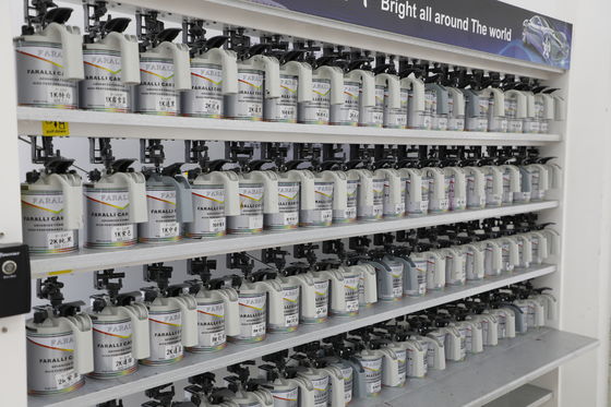 I produttori vendono vernice acrilica per auto resistente all'usura e agli graffi